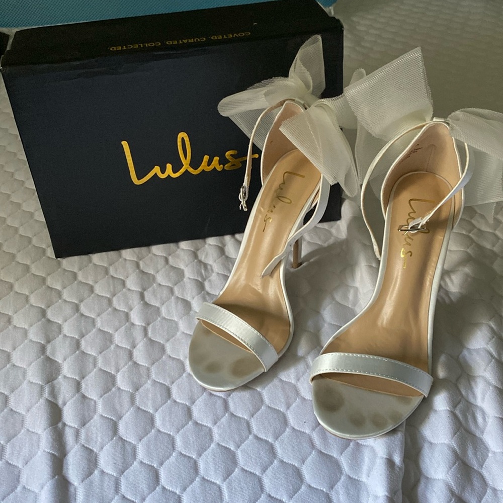 Lulu white bow heels size 7